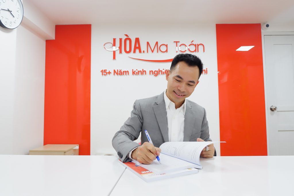 Thầy Phạm Duy Hòa - Giám đốc trung tâm đã có 20 năm kinh nghiệm luyện thi Toán vào các trường Top tại Hà Nội.
