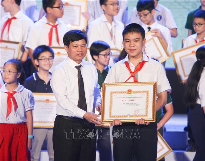 Tuyên dương học sinh giỏi tiêu biểu Thủ đô năm học 2018 - 2019 | baotintuc.vn